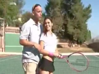 हार्डकोर डर्टी वीडियो पर the tenis अदालत